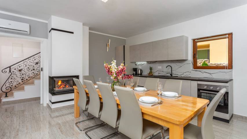 Villa pour 10 personnes, avec jardin ainsi que jacuzzi et terrasse à Vrbnik - 4