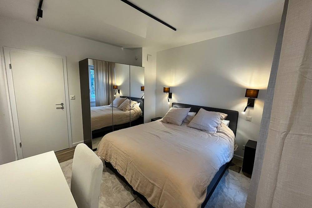 Entire apartment, Cosy & design with balcony - Airport/Palexpo & Onu in Le Grand-Saconnex, Lake Geneva