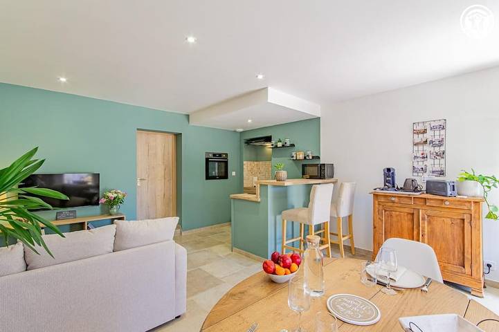 Location de vacances pour 2 personnes, avec Jardin et Piscine à Plottes