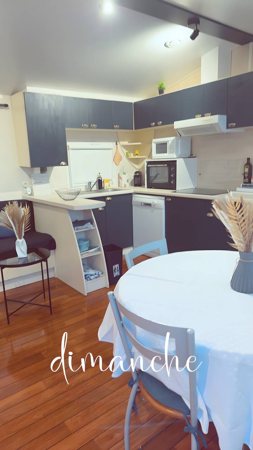 « Mobil-home 3 Chambres St Aygulf » avec piscine partagée, Wi-Fi et climatisation in Fréjus, Région de Draguignan