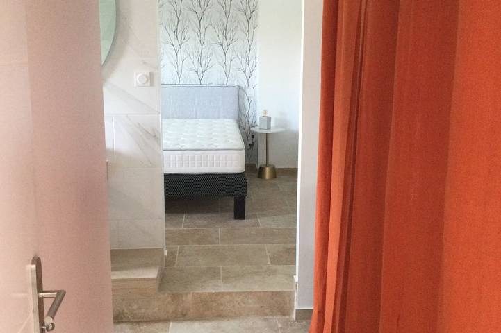 Villa 250 m2, 13 p renovated with private secure pool near beaches and marshes in Olonne-sur-Mer, Les Sables-d'Olonne