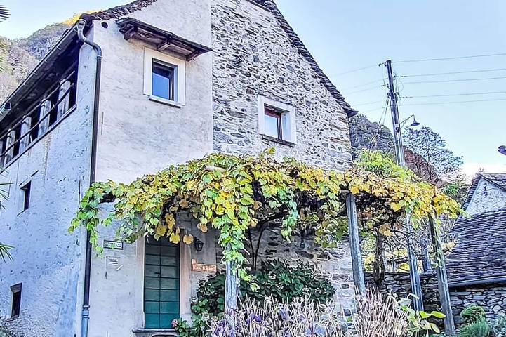 Ferienhaus für 6 Personen, mit Terrasse in Maggia