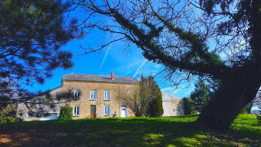 Gîte pour 9 personnes, avec jardin dans Écordal