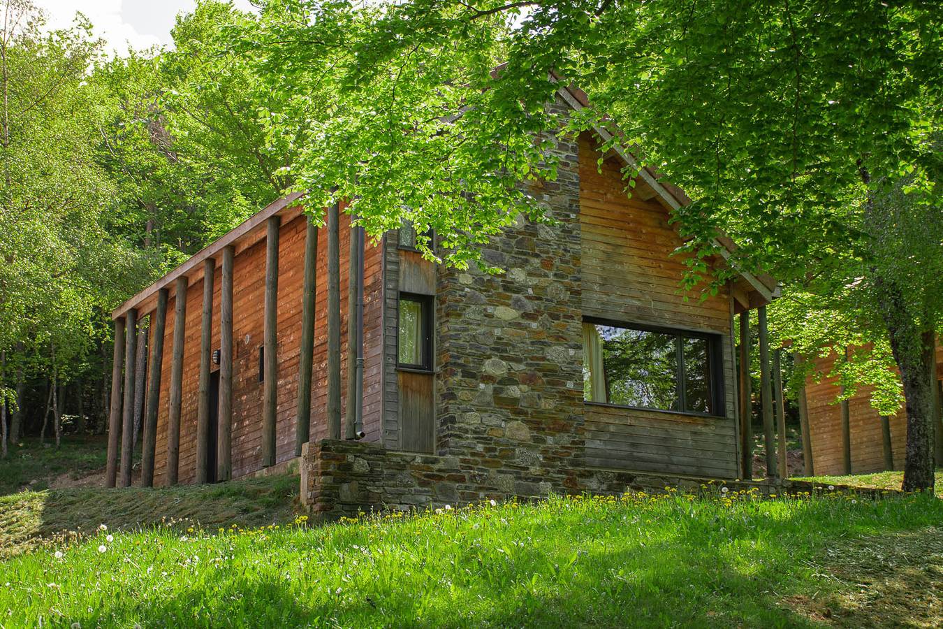 Gîte für 8 Personen mit Terrasse in La Bastide-Puylaurent, Mende und Umgebung