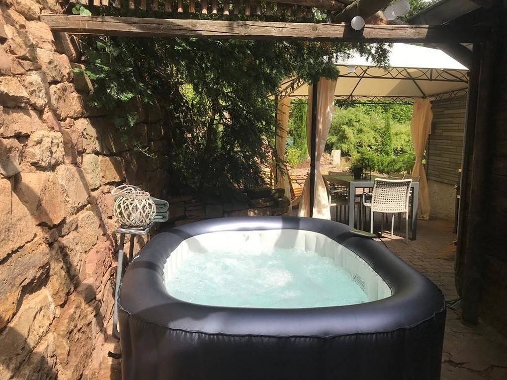 Nature Living - Ferienhaus mit Kamin - Feuerschale - Garten - mit beheizbarem Gartenwhirlpool in Melsungen, Schwalm-Eder-Kreis