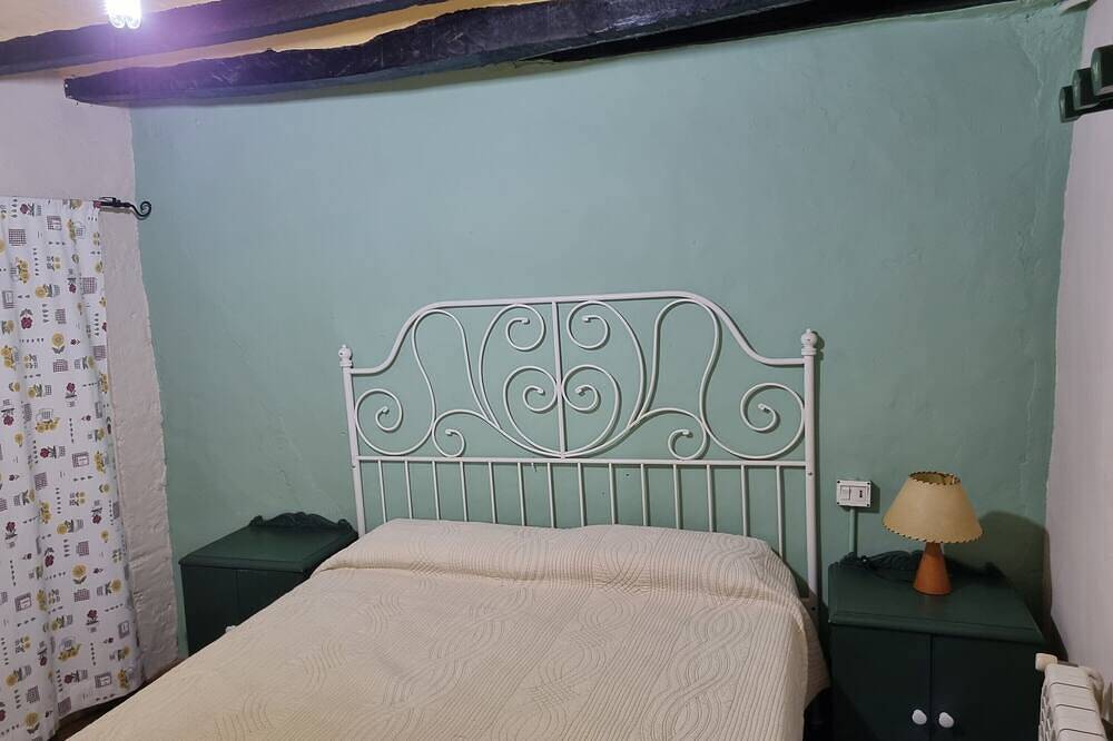 Casa rural Cargol de Mas Violella, parque natural, acceso directo jardín, piscina y wifi in San Juan les Fonts, Parc Natural de Zona Volcànica de la Garrotxa