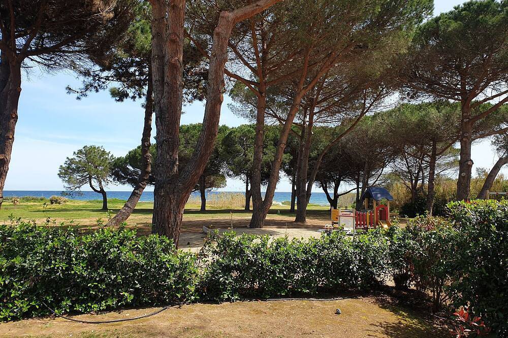 Appartement entier, Au bout du jardin la pinède et la plage in Poggio-Mezzana, Arrondissement de Corte