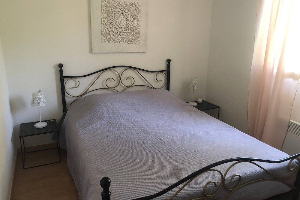 A charming vacation home in a pretty Provencal village in La Cadière-d'Azur, Toulon regio