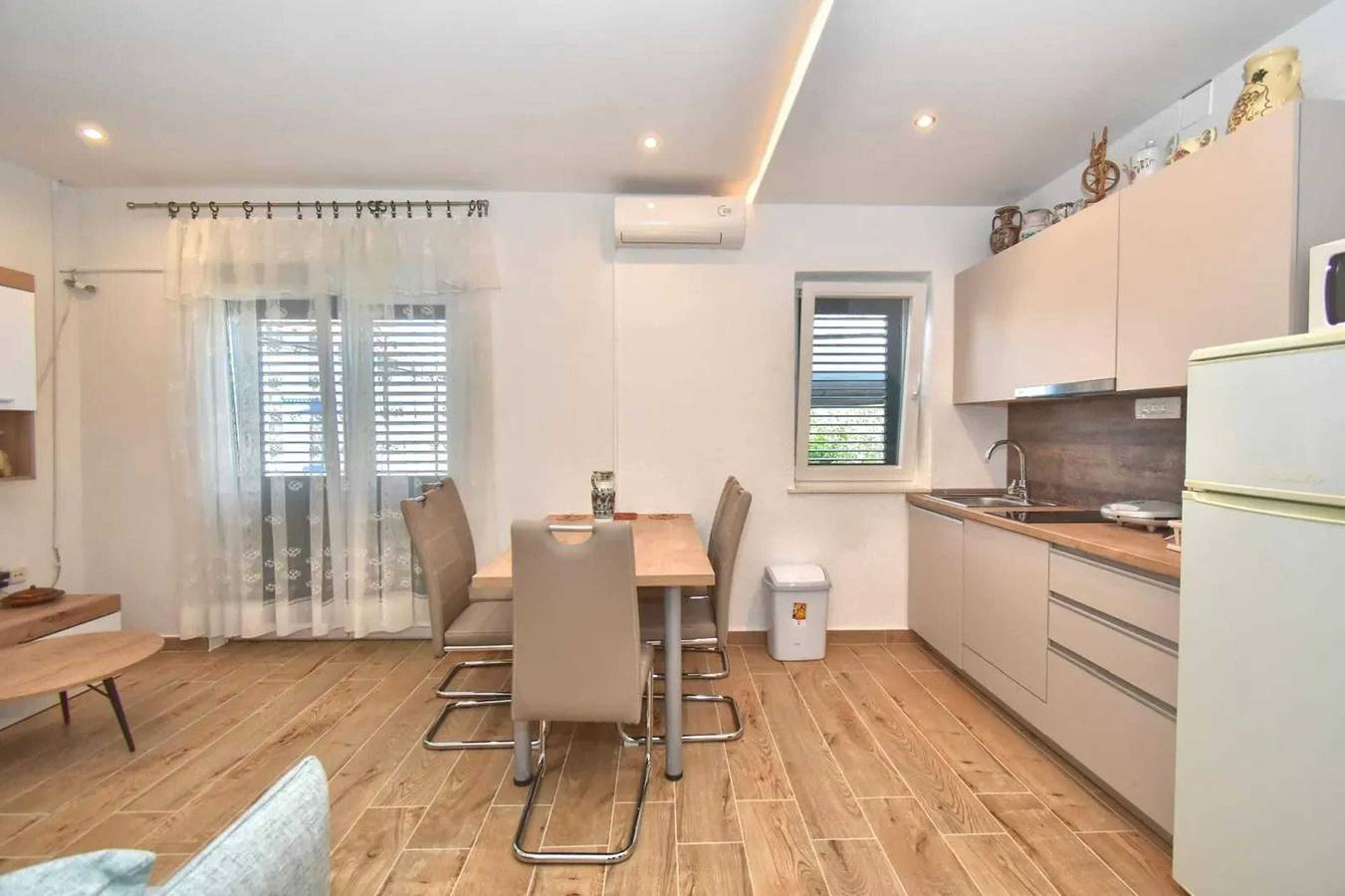 Ganze Wohnung, Genießen Sie ein gemütliches Apartment in Slatine 65 m² mit Terrasse in Slatine, Ciovo
