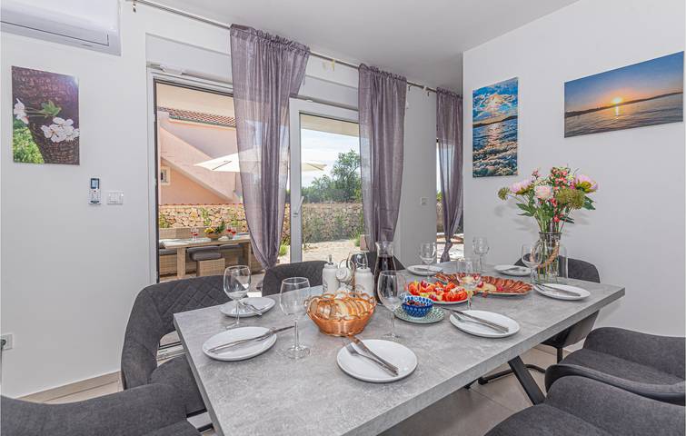 Cozy 1-Bedroom Apartment with Pool, Wifi, and Terrace near Krka River in Sibenik, Šibenik-Knin