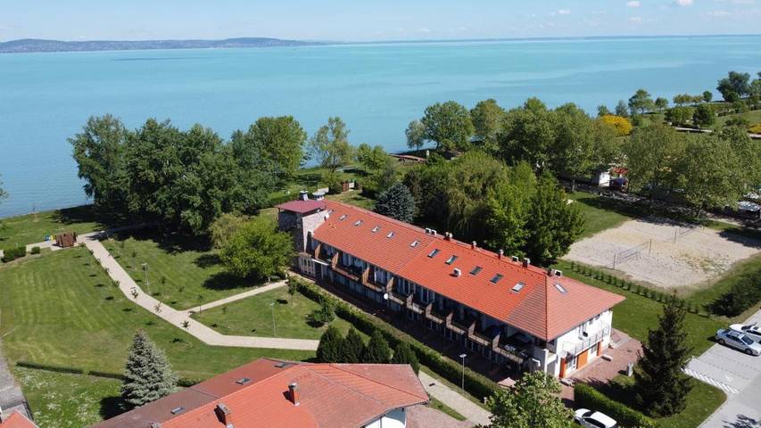 Ferienwohnung für 4 Personen, mit Ausblick und Seeblick sowie Garten in Zamardi - 3