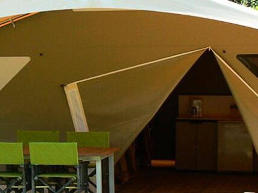 Camping Coeur d'Ardèche - Tente en toile et en bois 5 personnes - Petit Lodge 3 Pièces 5 Personnes Sans Sanitaire in Saint-Vincent-de-Durfort, Parc naturel régional des Monts d'Ardèche