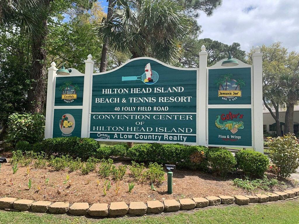 Ganze Wohnung, Admiral’s Row 203: Romantic Oceanfront Retreat with Bunk Beds in Beaufort County