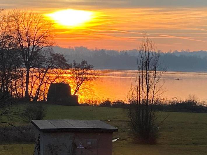 Gîte pour 6 personnes, avec vue ainsi que terrasse et vue sur le lac, animaux acceptés à Gavirate - 4