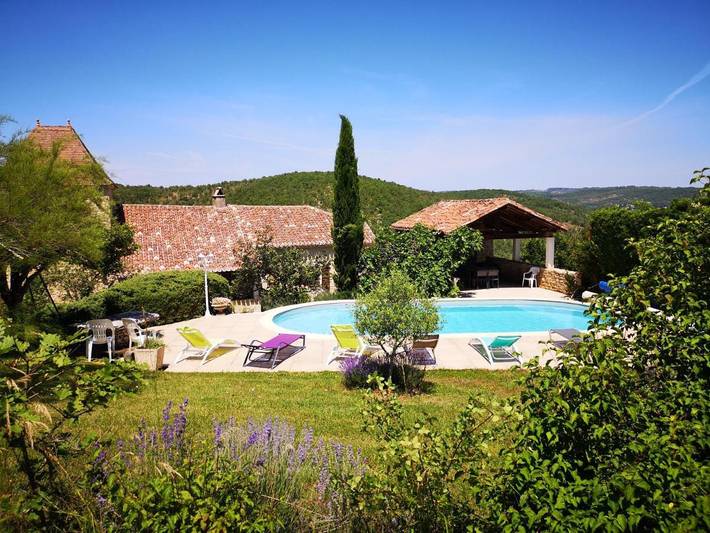Location de vacances pour 10 personnes, avec Balcon et Jacuzzi ainsi que Terrasse et Jardin à Aujols