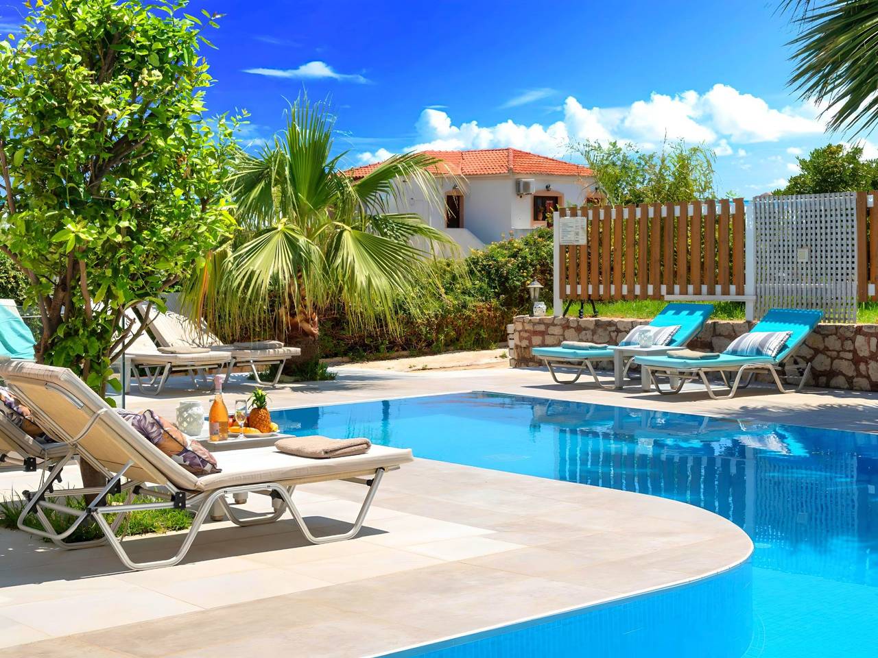 In Paralia Kourna mit Grill, Terrasse und Garten in Chania und Umgebung