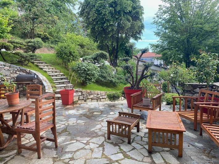 Location de vacances pour 8 personnes, avec vue et terrasse ainsi que piscine et jardin à Vernaison - 4