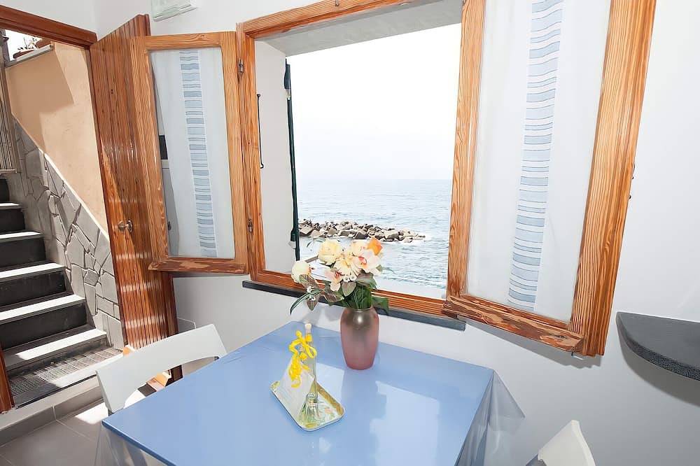 Double Room \"Dora\" - La Scogliera in Riomaggiore, Riomaggiore Municipality