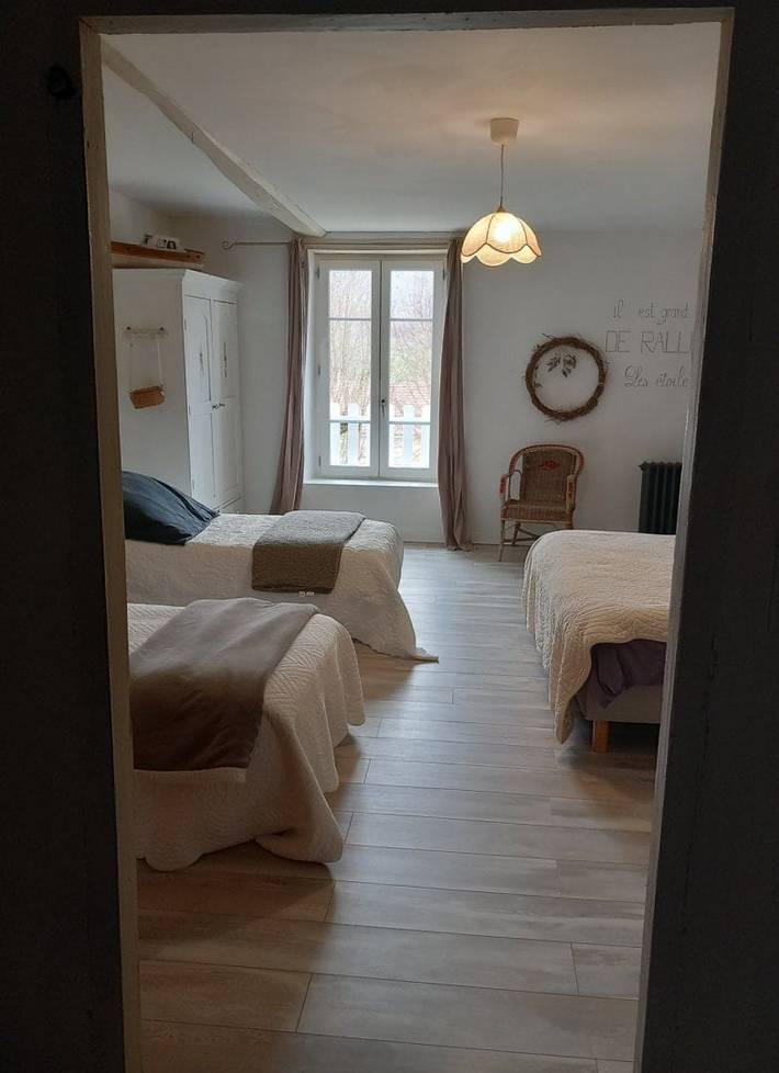 Chambre d’hôte pour 8 personnes, avec jardin, animaux acceptés dans l' Isère - 2