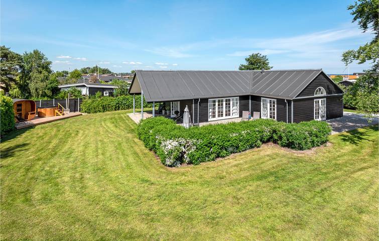 Ferienhaus für 8 Personen, mit Terrasse und Garten sowie Sauna in Juelsminde