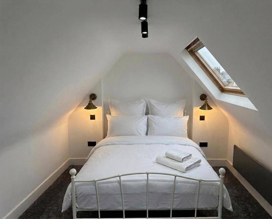 Entire apartment, Dippen Hall Countryside Escape - Near Gatwick Airport in Godstone, Surrey