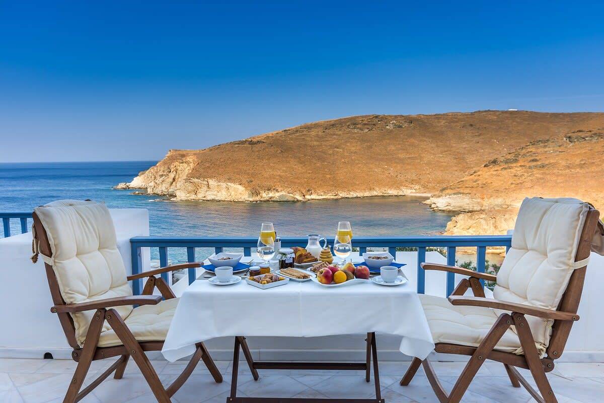 Villa Blueros · 8Br Syros Estate · Infinity Pool in Poseidonia, Syros