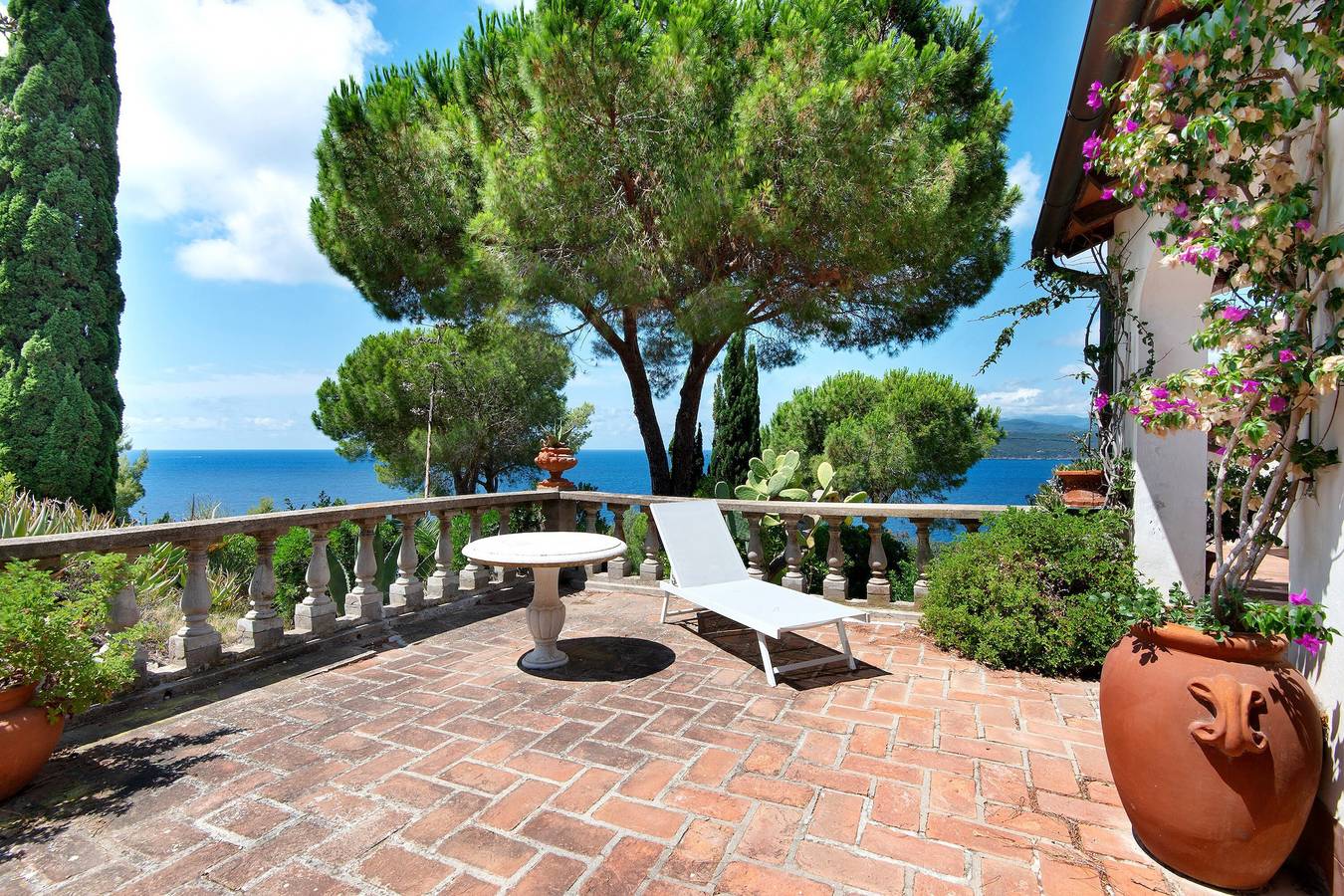 Villa 'Le Ginestre Di Mare' avec vue sur la mer, terrasse privée et jardin privé in Capoliveri, Archipel toscan