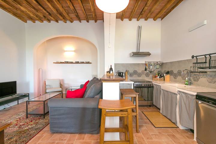 Geheel appartement, Appartement 'Enrichetta' met privéterras en Wi-Fi in Cecina, Etruskische kust