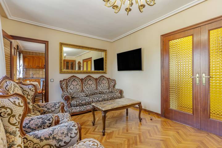 Holiday Home 'L'Capador' with Mountain View, Private Terrace and Wi-Fi in Nava, Asturias Province