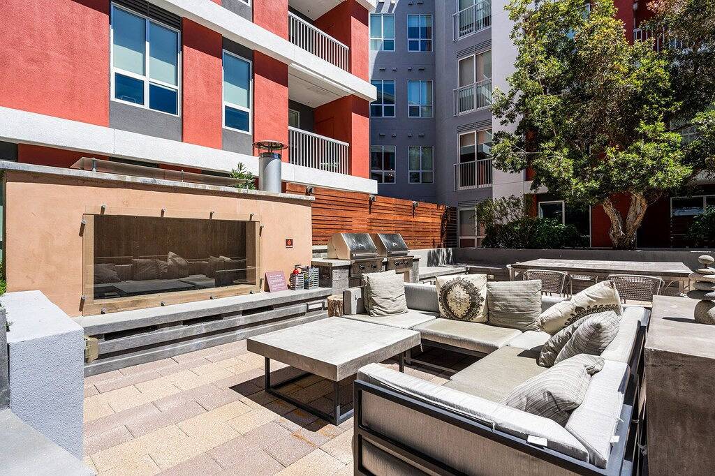 Ganze Wohnung, Ideal Redwood City 1Br w/ Gym, Lounge & W/D, nr Caltrain, by Blueground in Redwood City, Silicon Valley