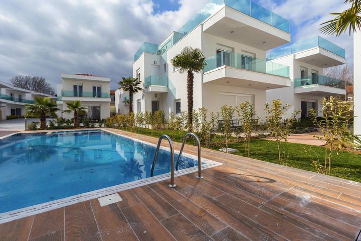 Ferienhaus für 6 Personen, mit Balkon und Whirlpool sowie Terrasse und Garten in Chalkidiki - 2