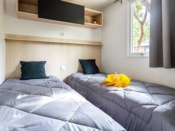 Camping les Dunes - Mobilheim 4 personen - Ultimate | 2 Zi. | 4 Pers. | Erhöhte Terrasse | Tropische Dusche | Klimaanlage | Tv in Torreilles, Côte d'Améthyste