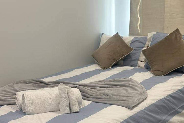 Apartment for 2 people, with pets in Ealing