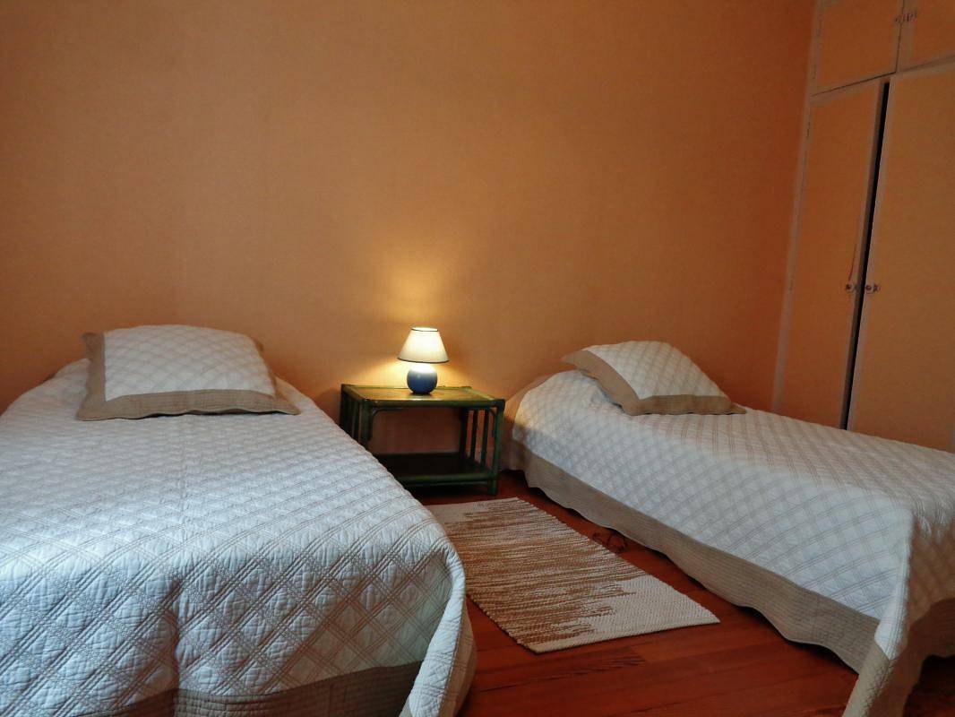 Tranquila casa rural con aparcamiento, terraza y jardín, a 2,5 km de Ordizan in Pouzac, Altos Pirineos