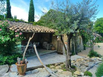 Gîte pour 4 personnes, avec vue ainsi que piscine et jardin à Saint-André-d'Olérargues
