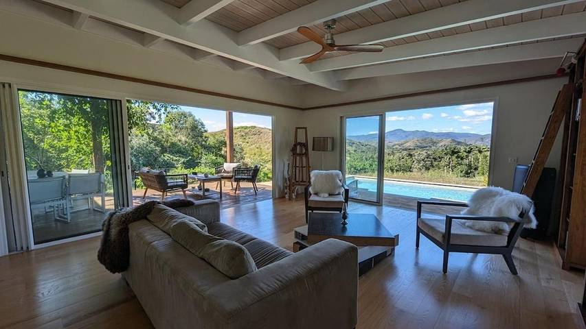 Location de vacances pour 7 personnes, avec piscine ainsi que vue et jardin à Bourail - 3