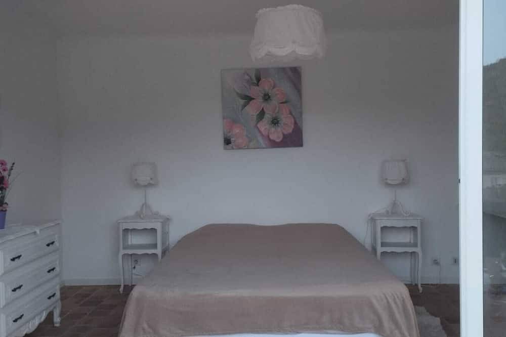 Entire apartment, Le Haut Villa 2 Pièces 56m2 + Terrasse 40m2 Belle Vue Avec Piscine Privée, in Auribeau-sur-Siagne, Cannes region