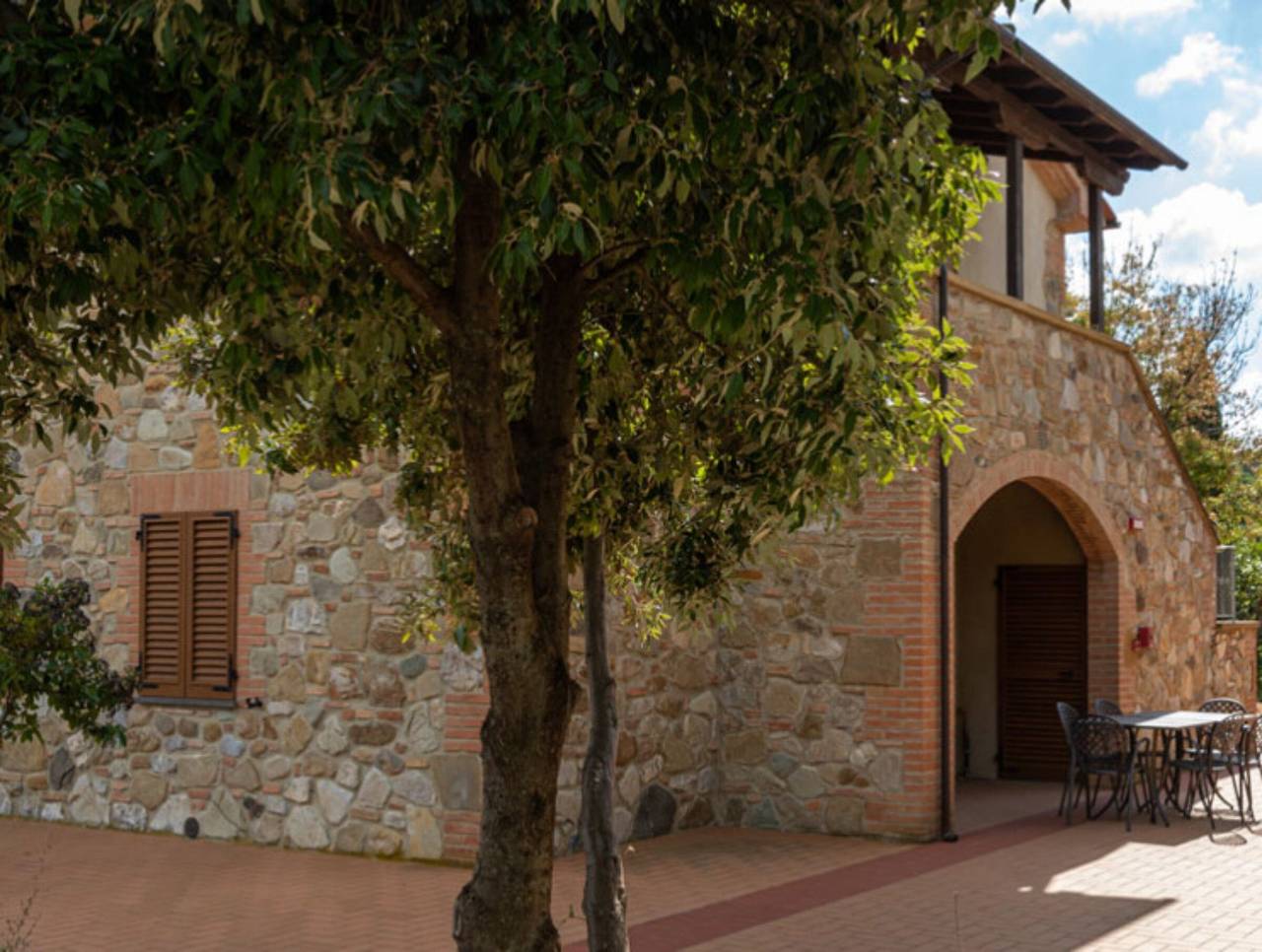 Ganze Wohnung, Apartment '15' mit Gemeinschaftspool, Garten und Klimaanlage in Lajatico, Etruskische Küste