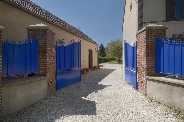 Location de vacances pour 7 personnes, avec jardin et piscine dans Charny-Orée-de-Puisaye - 3