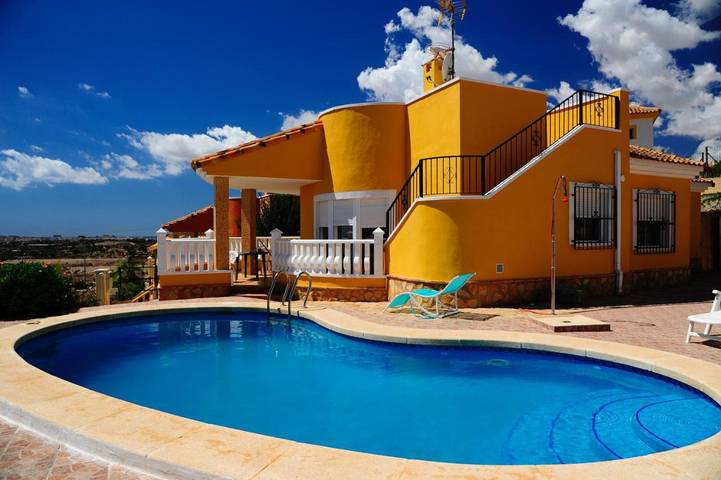 Casa rural para 6 personas, con Balcón y Terraza además de Jardín y Piscina en Muchamiel