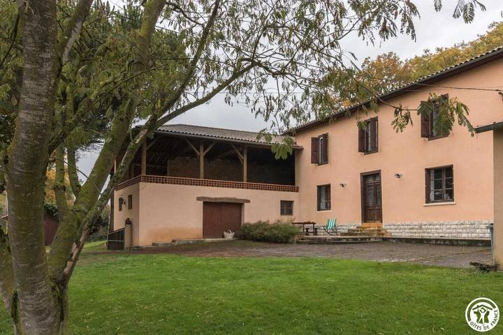 Gîte pour 9 personnes, avec jardin et terrasse dans Saint-Ignan