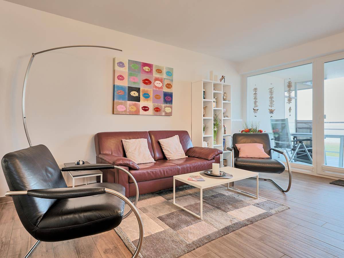 Ganze Wohnung, Haus Düne 1 Ferienwohnung 12 - 2 Schlafzimmer, 2 Duschbäder, 2 Balkone - voller Meerblick + Strandkorb von Mai-Oktober in Duhnen, Cuxhaven
