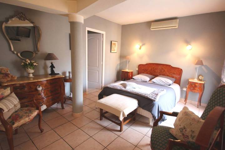 Appartement de vacances entier, Bel Appartement de plain pied de 85m²,tout confort, 80m de la mer, 2 chambres,Wifi, séjour climatisé, belle terrasse à in Portiragnes Plage, Portiragnes