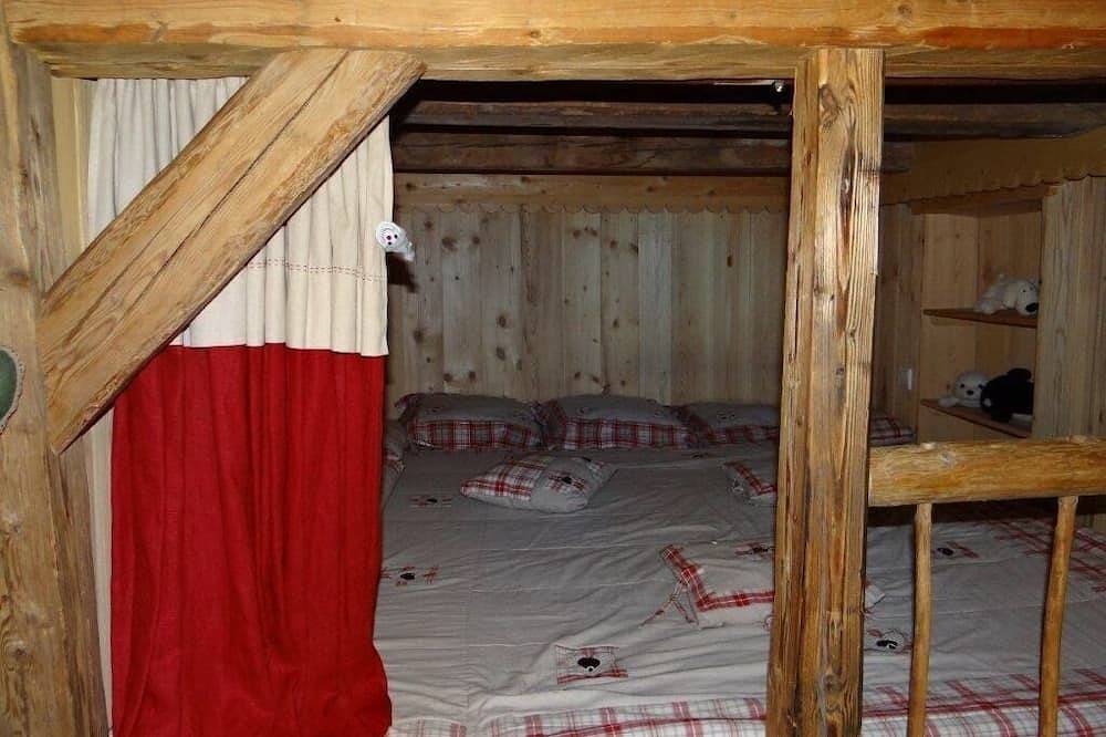 Authentische alpine Chalet in Praz de Lys Sommand auf den Skipisten in Mieussy, Region Bonneville