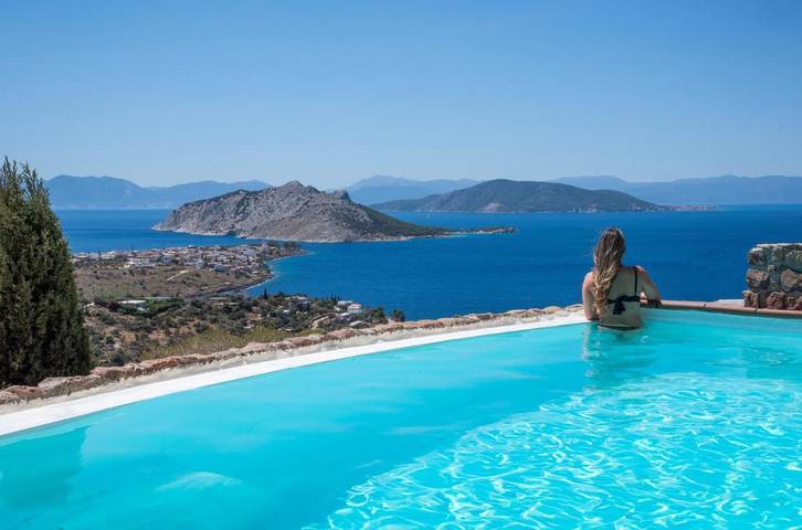 Location de vacances pour 6 personnes, avec vue ainsi que piscine et jardin dans Perdika