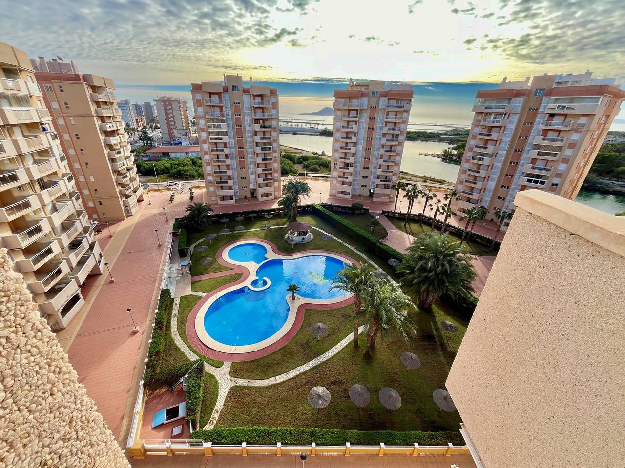 Apartamento entero, Apartamento de vacaciones para 5 personas con piscina para niños in Playa Ensenada del Esparto (La Manga), San Javier