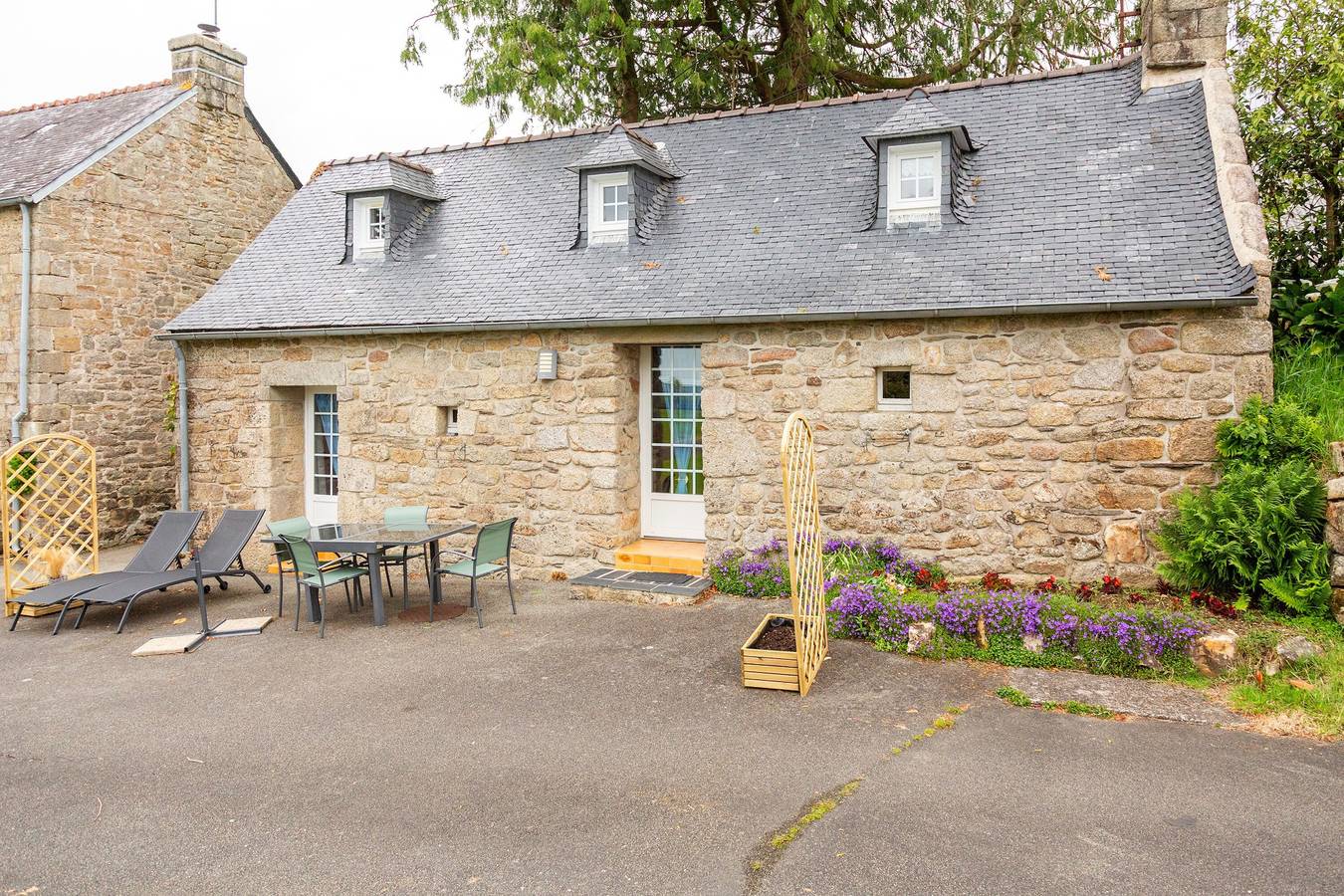 Maison bretonne de caractère avec piscine partagée in Ergué-Gabéric, Région de Quimper