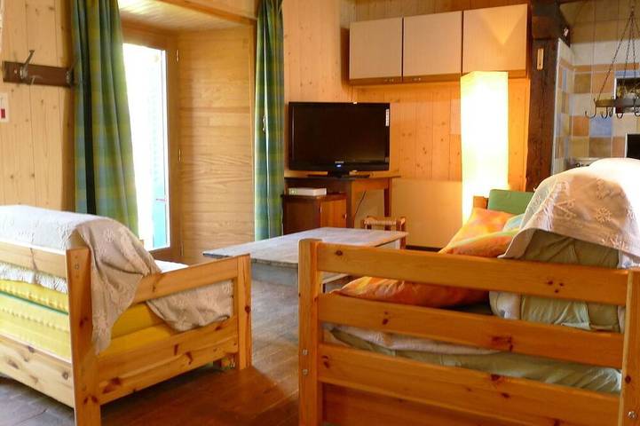 Location de vacances pour 6 personnes, avec jardin et terrasse à La Tour-d'Auvergne - 2