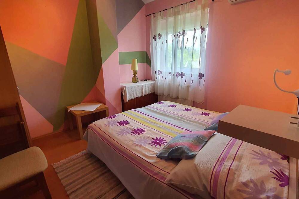 Ganze Wohnung, Ferienwohnung mit Grill und Gartenpavilion in Szabadifürdő, Siofok