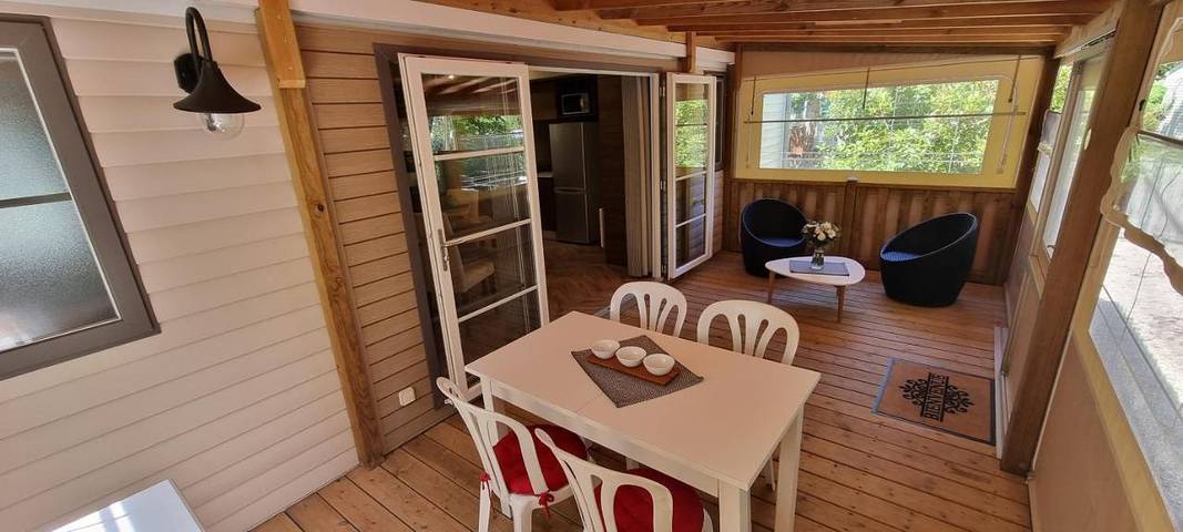 Gîte pour 4 personnes, avec terrasse ainsi que jardin et vue dans Port d'Hourtin - 4